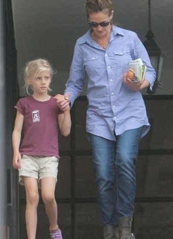 Hazel Moder with her mother.